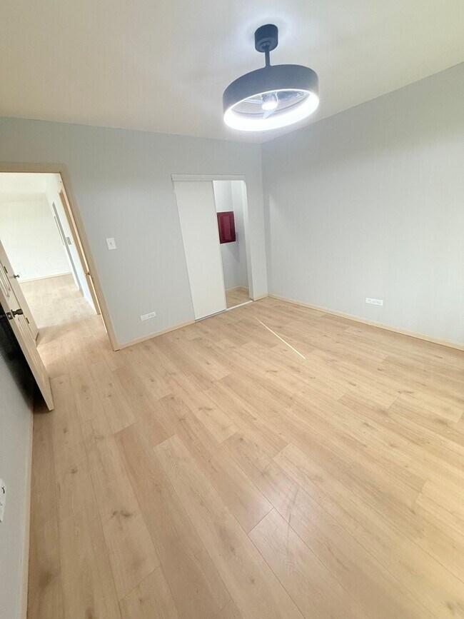 Building Photo - 1925 Canal St