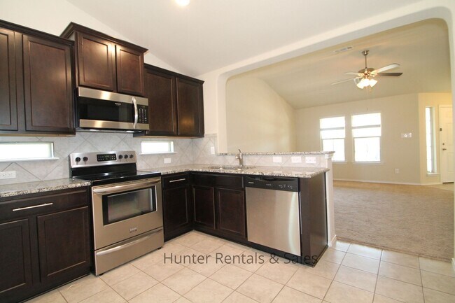 Building Photo - Charming Bungalow Style Home with Modern C...