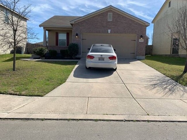 Building Photo - Beautiful & Well-Maintained 3 Bedroom, 2 B...