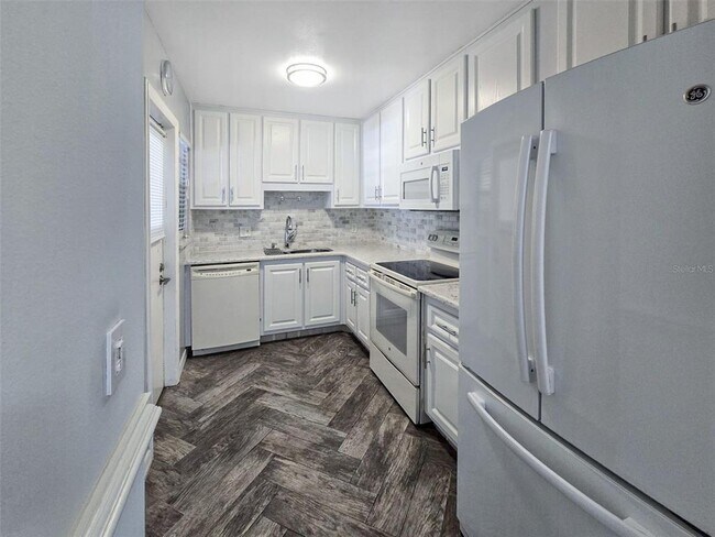 Building Photo - 6107 Evergreen Cir