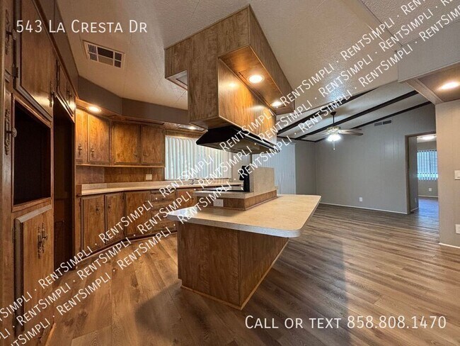 Building Photo - 543 La Cresta Dr