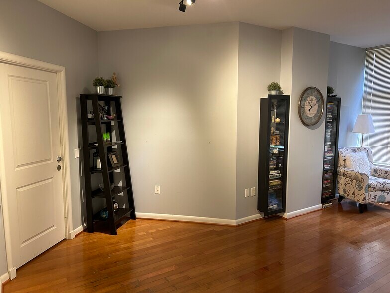 Building Photo - 1021 N Garfield St