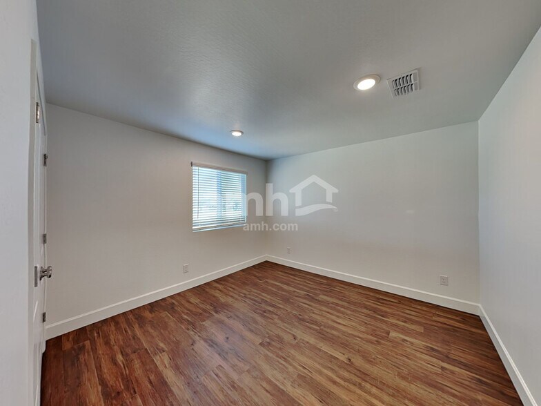 Building Photo - 8887 N 171st Dr