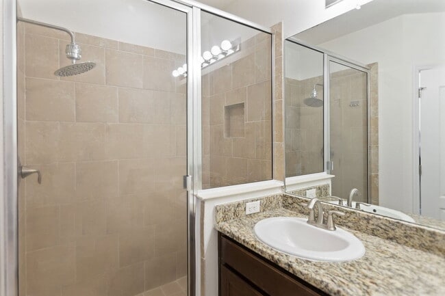 Building Photo - 3840 Silverlake Way