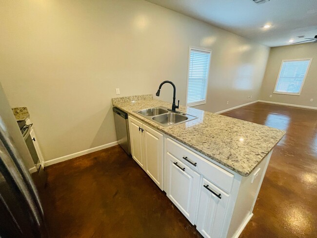 Building Photo - 2BD/2BA FOR RENT