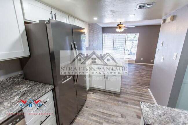 Building Photo - 1828 W Tuckey Ln