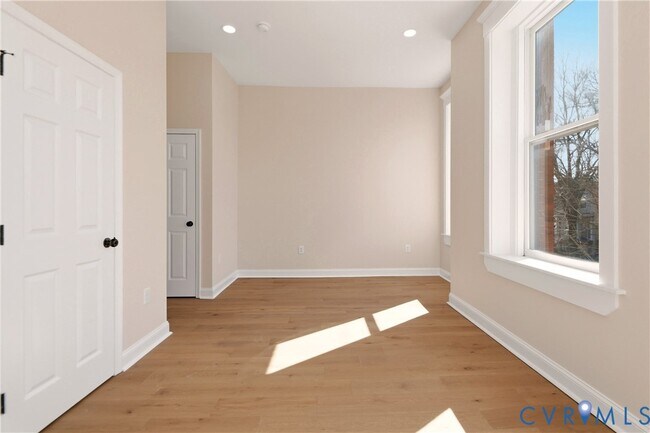 Building Photo - 316 W Clay St