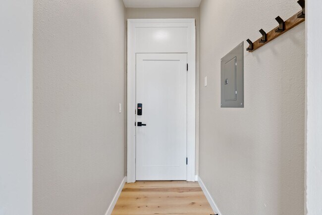 Building Photo - Fully Renovated Studio In Historic Avalon ...