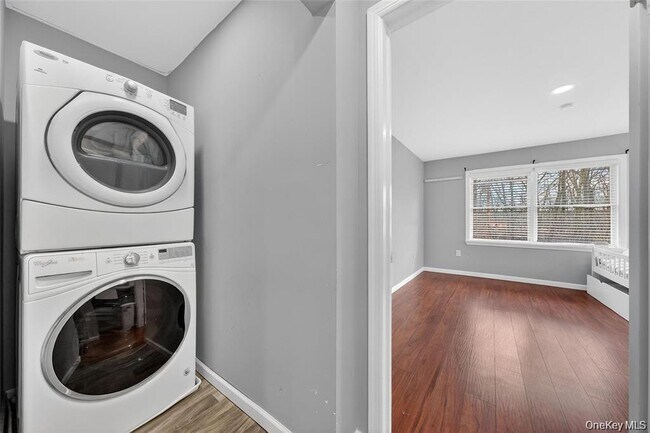 Building Photo - 155 Roselawn Rd