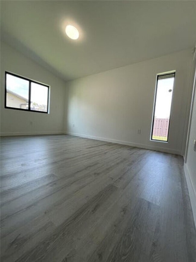 Building Photo - 4741 SW 135th Pl