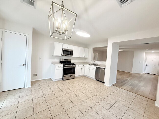 Building Photo - 5718 Highbury Ct