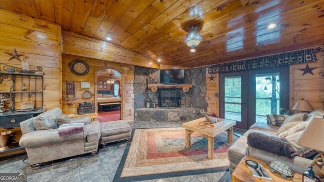 Building Photo - 911 Summit Way