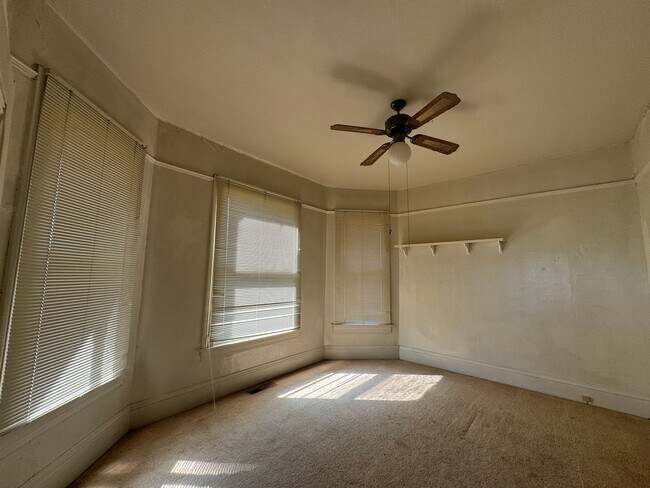 Building Photo - "Charming 2-Bedroom Country Cottage with P...