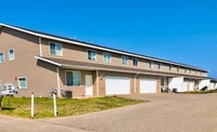 Building Photo - 3 Bedroom Condo!