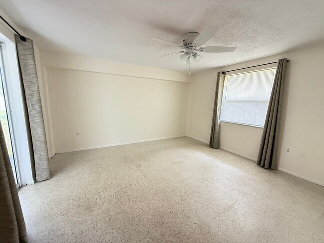 Building Photo - 2/2 with Fenced Yard, Garage and Laundry, ...