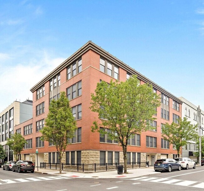 Building Photo - 1100 Clinton St