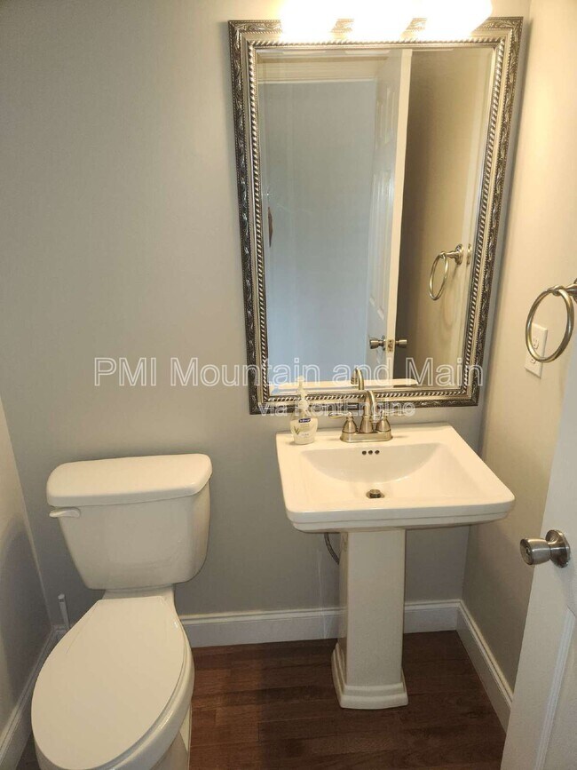 Building Photo - 50 Winterwind Dr