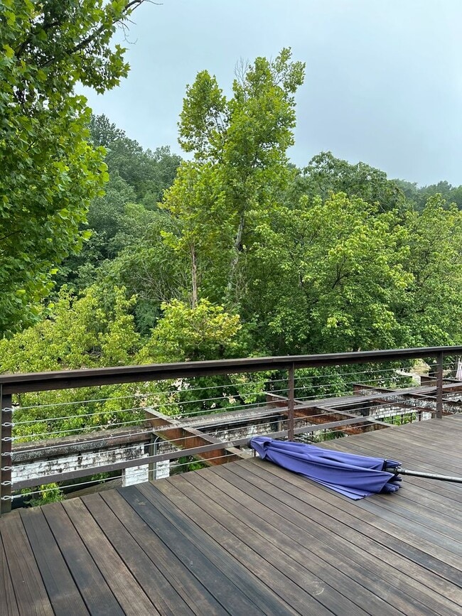 Building Photo - 1 bedroom condo on the river