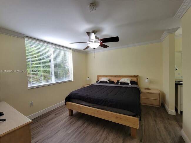 Building Photo - 400 Scotia Dr