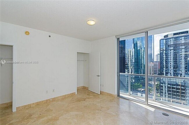 Building Photo - 1060 Brickell Ave