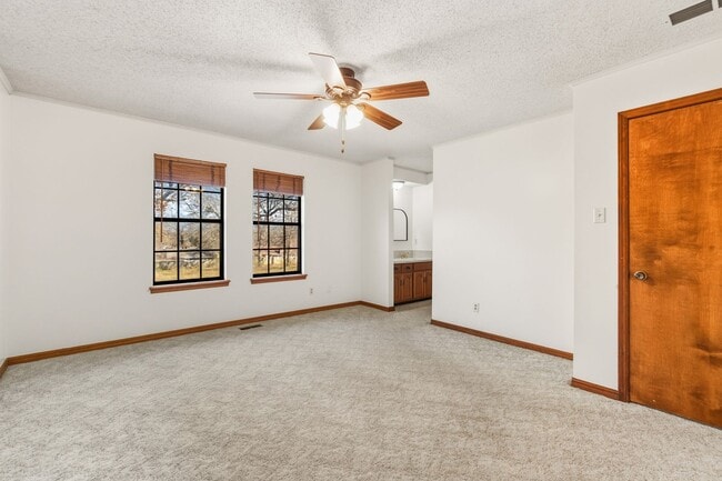 Building Photo - Beautiful 3 Bed / 2 Bath Home in Fort Smith (0.73 Acre Lot)