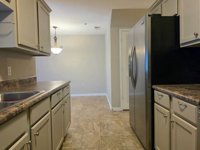 Building Photo - Gulf Shores town home with garage