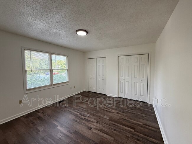 Building Photo - 119 Rowe Ln