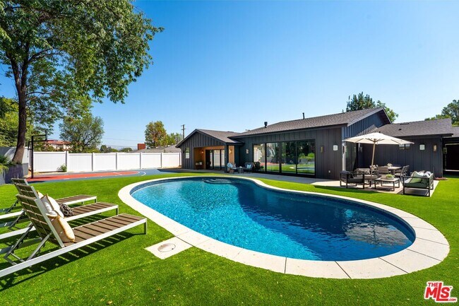 Building Photo - 20215 Lorenzana Dr