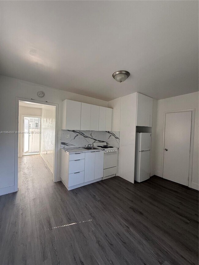 Building Photo - 5305 Biscayne Blvd