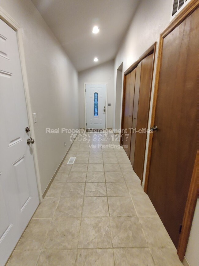 Building Photo - 1607 Putnam St