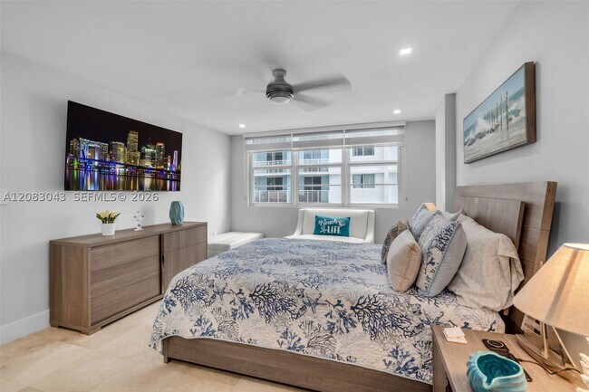 Building Photo - 6917 Collins Ave