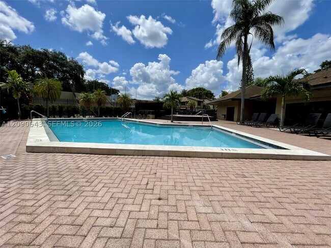 Building Photo - 2160 Bayberry Dr