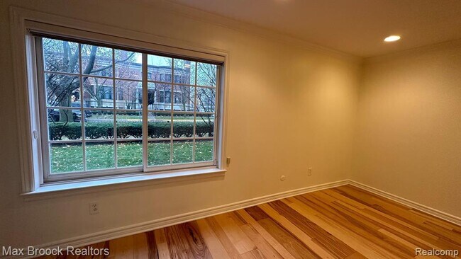 Building Photo - 444 Chester St