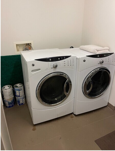 Building Photo - 949 NW Overton St