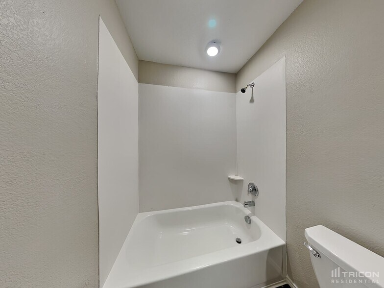 Building Photo - 505 Autumnwood Way