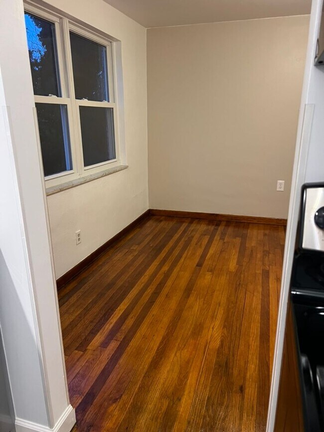 Building Photo - Updated 2 bedroom cutie in Brentwood!