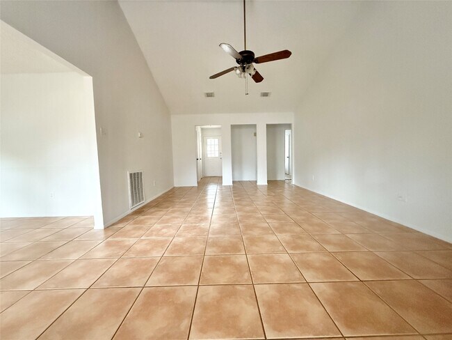 Building Photo - 6 Maywind Ct