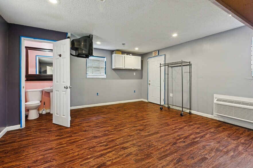 Back efficiency unit, 1 bedroom, half bath, refrigerator not pictured - 2920 Philip St