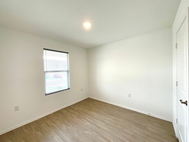 Building Photo - 615 Bean Bnd