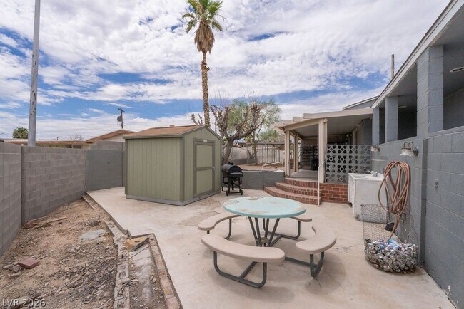 Building Photo - 5185 E Sun Valley Dr