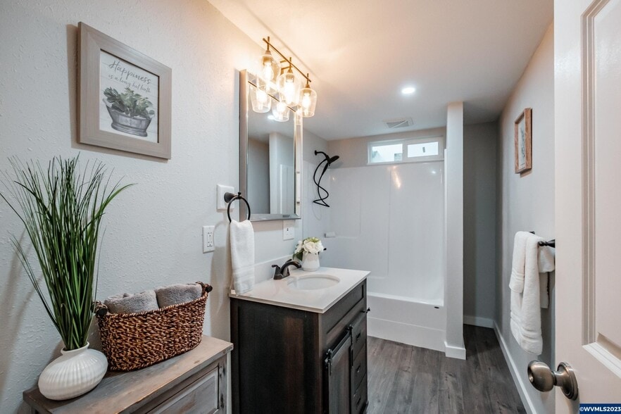 Building Photo - 440 S 6th St