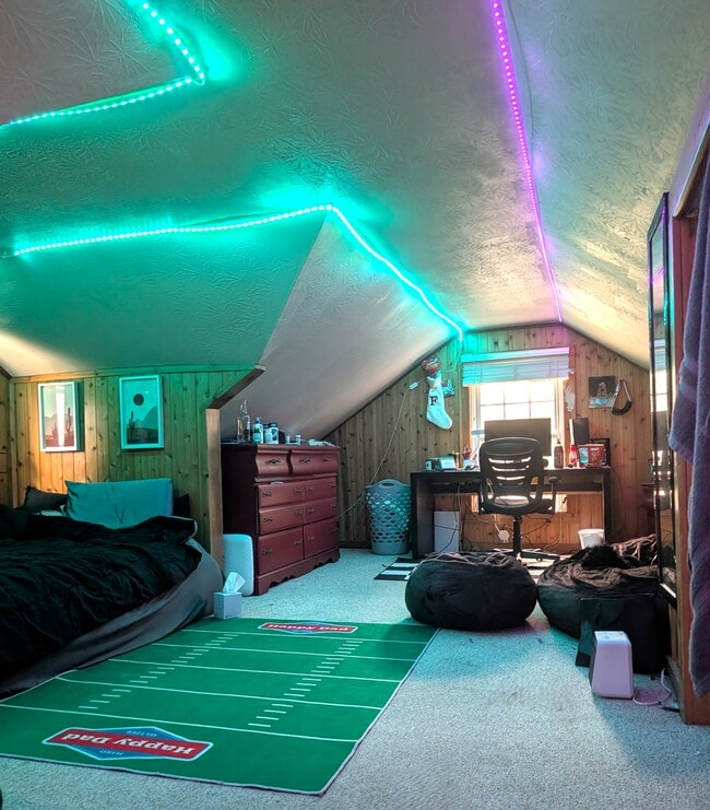 Building Photo - 624 Vine St