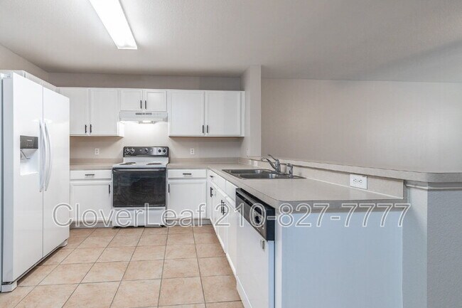 Building Photo - 3011 Pedernales Dr