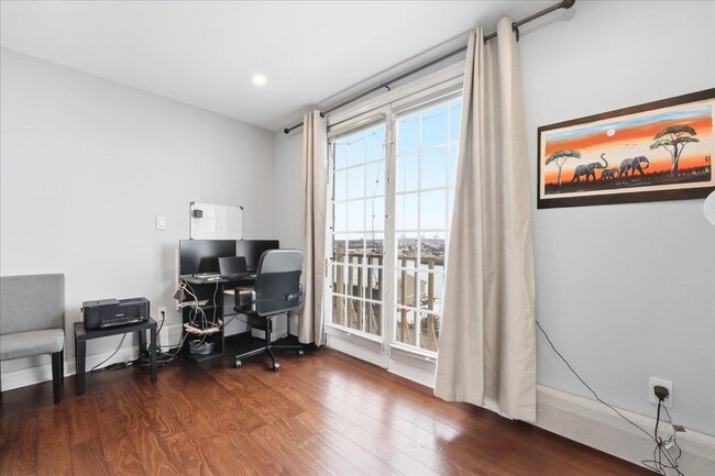 Building Photo - 100 Shearwater Ct E