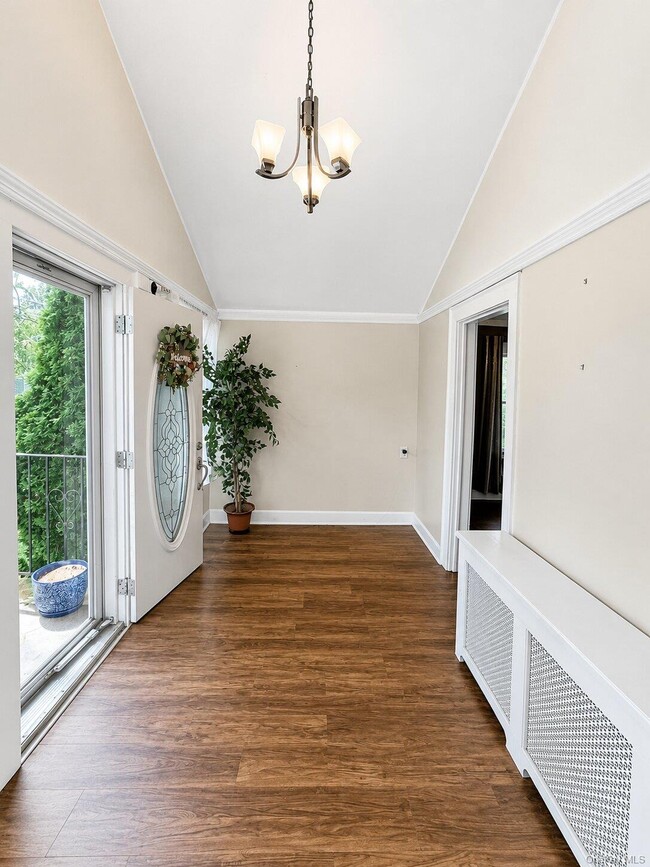 Building Photo - 804 Nassau St