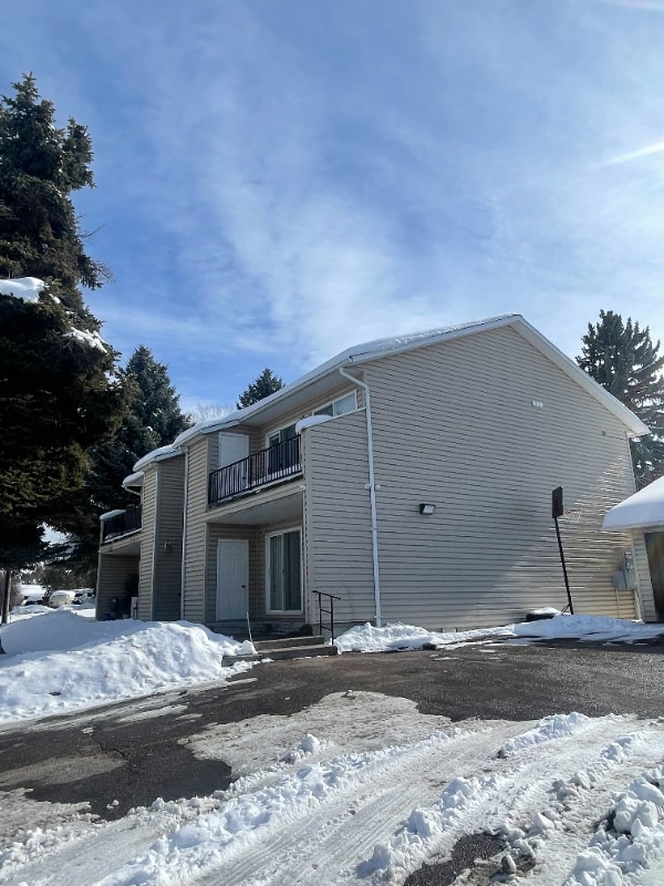 Building Photo - 1702 1st St E