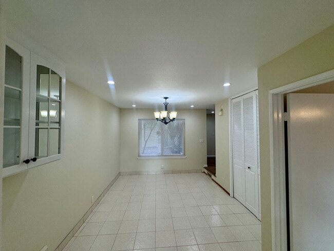 Building Photo - Nice Two-Story Unit with Attached Garage a...