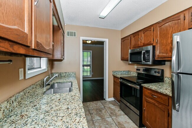 Building Photo - 5657 Rensslaer Dr