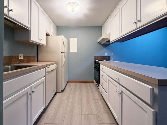 Building Photo - 1313 Lincoln St