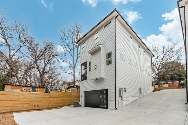 Building Photo - Modern 4-bedroom, 4-bathroom Home in Durham, NC